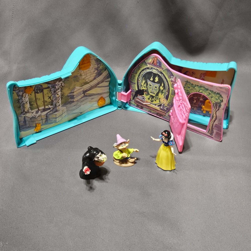 Vintage 1993 Disney Snow White Cottage Playset Mattel Figures Dopey Evil Queen